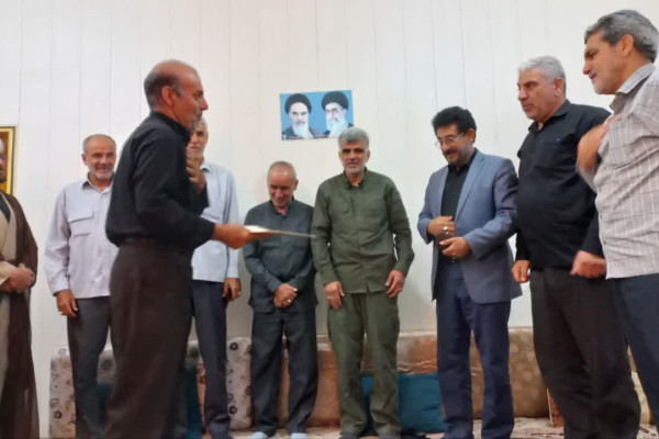 تقدیر فرمانده سپاه ناحیه دره شهر و فرمانده قرارگاه شهید سلامی از رئیس و کارشناس فرهنگی اداره تبلیغات اسلامی شهرستان