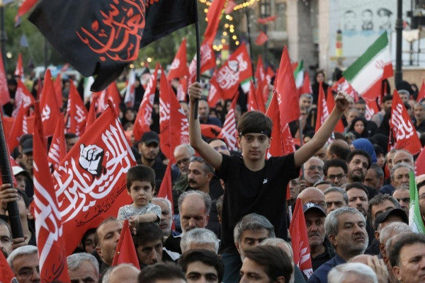مراسم راهپیمایی جاماندگان اربعین حسینی و تشییع شهید والامقام امیر عباس درهم فروش  در همدان