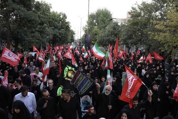 مراسم راهپیمایی جاماندگان اربعین حسینی و تشییع شهید والامقام امیر عباس درهم فروش  در همدان