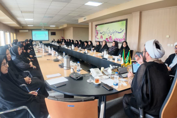 نشست تخصصی «نقش بانوان در احیای شعار باید برخاست» در اردبیل