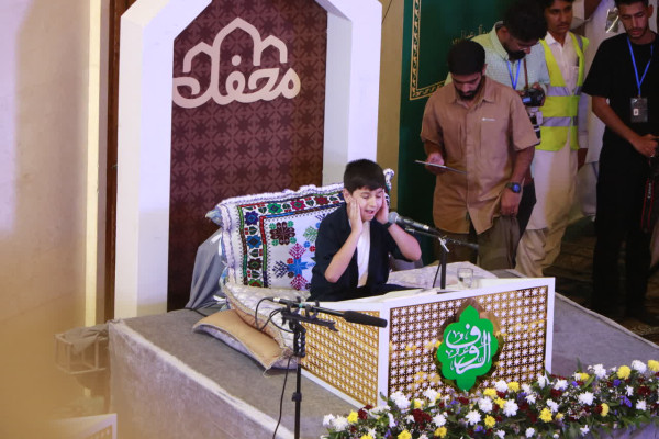 جمع قرآنی محفل در کنار امت احمد