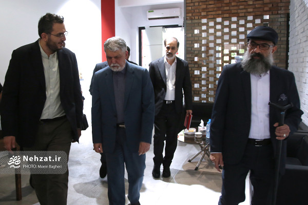 وزیر فرهنگ و ارشاد اسلامی از  نمایشگاه گروهی  «مدرسه میناب» بازدید کرد