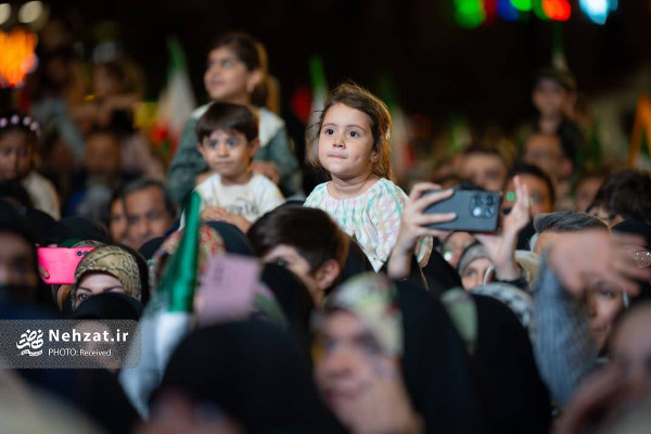 «محفل ستاره‌ها» در میدان انقلاب برپا شد