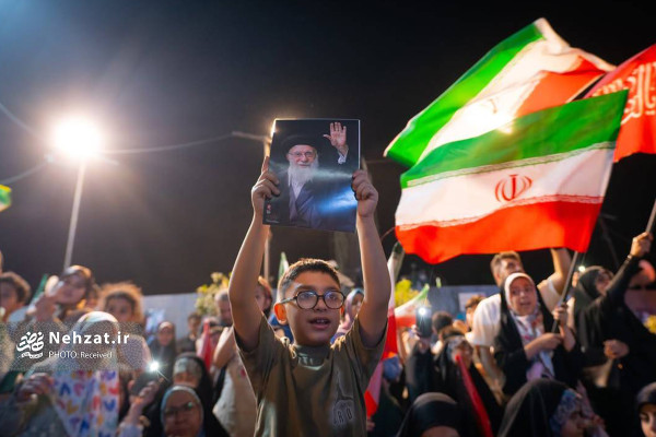 «محفل ستاره‌ها» در میدان انقلاب برپا شد