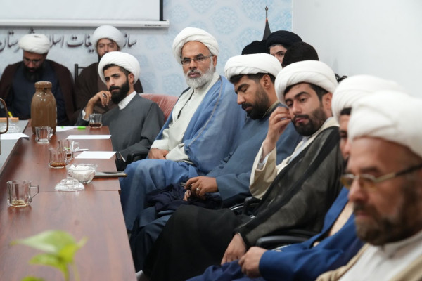جلسه هم اندیشی حجت الاسلام دکتر میرمـحمدیان مدیرعامل محترم بنیاد هدایت با روحانیون مساجد طرح محراب شهرستان دورود
