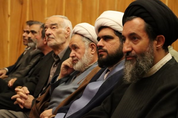 بازدید مدیرکل فرق و مذاهب سازمان تبلیغات اسلامی از نمایشگاه «پیچک انحراف» در تبریز
