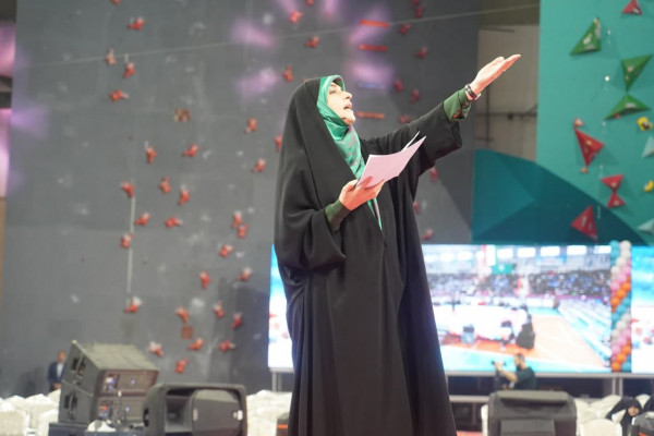 جشنی با عنوان «دخترم افتخار ایران» در سالن شش هزار نفری انقلاب زنجان برگزار شد