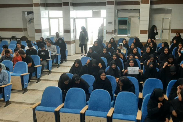 تجلیل از دانش آموزان فعال نهضت زندگی با آیه ها در شهرستان بدره