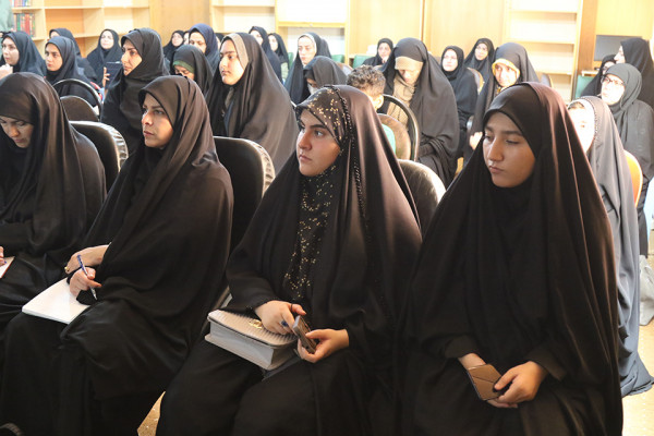برگزاری دوره آموزشی "هوش مصنوعی و شبکه های اجتماعی" در شهرستان دره شهر