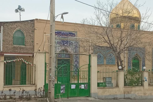 در اين مسجد ايام هفته رنگ و بوی متفاوتی دارند