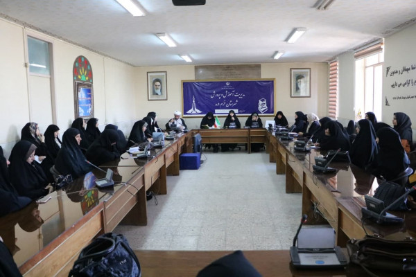 مدیر مرکز راهبری و هم‌آهنگی امور بانوان سازمان تبلیغات اسلامی کشور با بانوان فرهیخته زنجان دیدار کرد