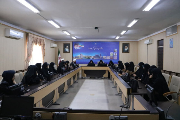 مدیر مرکز راهبری و هم‌آهنگی امور بانوان سازمان تبلیغات اسلامی کشور با بانوان فرهیخته زنجان دیدار کرد