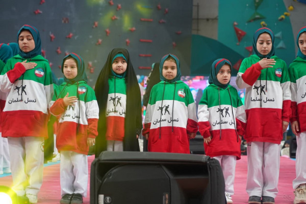 جشنی با عنوان «دخترم افتخار ایران» در سالن شش هزار نفری انقلاب زنجان برگزار شد