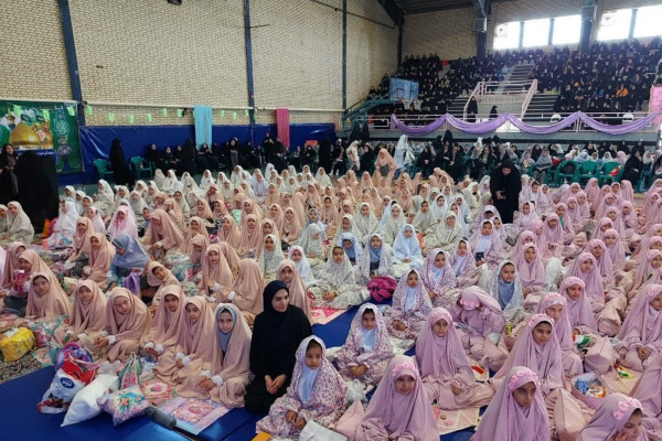 جشن تکلیف ۷۰۰ دانش آموز در دهه کرامت برگزار شد