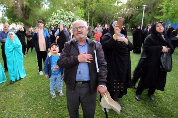 مراسم اهتزاز پرچم رضوی بر فراز همدان