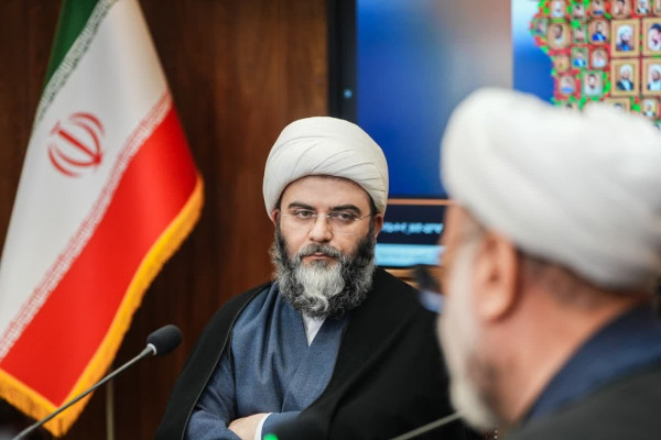خمینی(ره) در مسیر این بندگی، انقلابی بزرگ آفرید