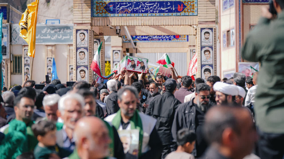 بکشید مارا ملت ما بیدار تر میشود...