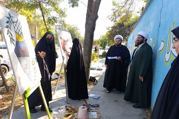 دیوار نویسی با موضوع "جبهه مقاومت" توسط گروه "دختران حاج قاسم" در پارس آباد