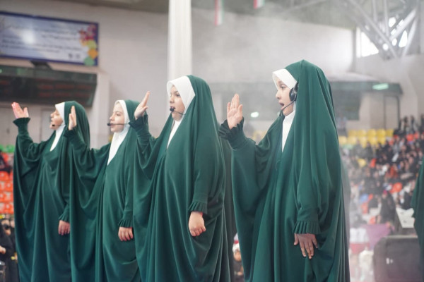 جشنی با عنوان «دخترم افتخار ایران» در سالن شش هزار نفری انقلاب زنجان برگزار شد
