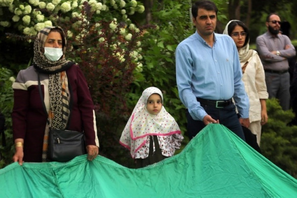 مراسم اهتزاز پرچم رضوی بر فراز همدان