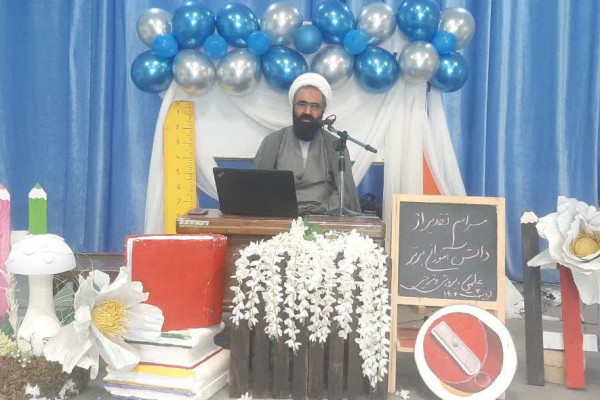 تجلیل از دانش آموزان فعال نهضت زندگی با آیه ها در شهرستان بدره