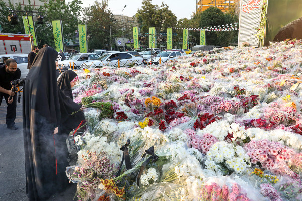 ادای احترام به مقام شهید سید حسن نصرالله