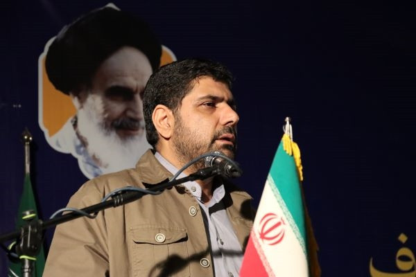 بازدید مدیرکل فرق و مذاهب سازمان تبلیغات اسلامی از نمایشگاه «پیچک انحراف» در تبریز
