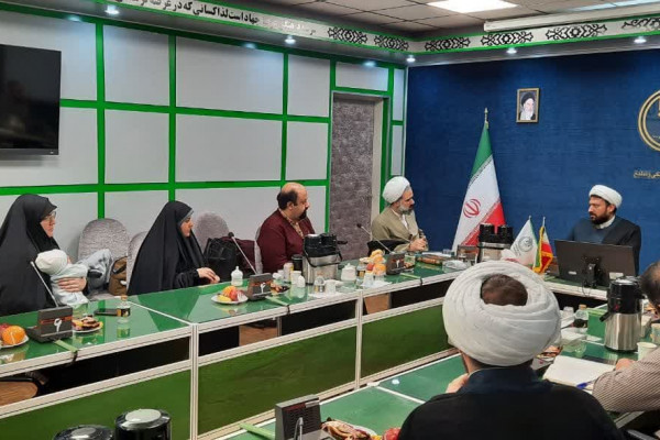 نشست هم اندیشی اساتید کارگاه های رویش با دبیر ستاد جمعیت و خانواده برگزار شد