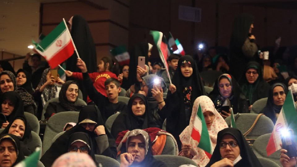 دورهمی خانوادگی دختران حاج قاسم برگزار شد