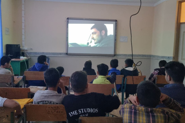 استقبال نوجوانان و جوانان بدره ای از اکران فیلم سینمایی مجنون