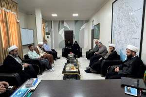 مدیران الگوی ترویج فرهنگ نماز در ادارات باشند