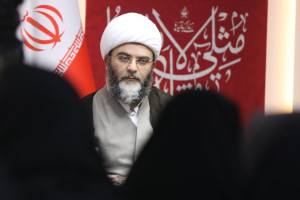 نشست صمیمی و راهبردی فعالان فرهنگی و هنرمندان استان مرکزی با حضور حجت‌الاسلام قمی