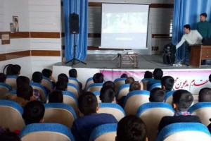 اکران فیلم سینمایی باغ کیانوش در شهرستان بدره